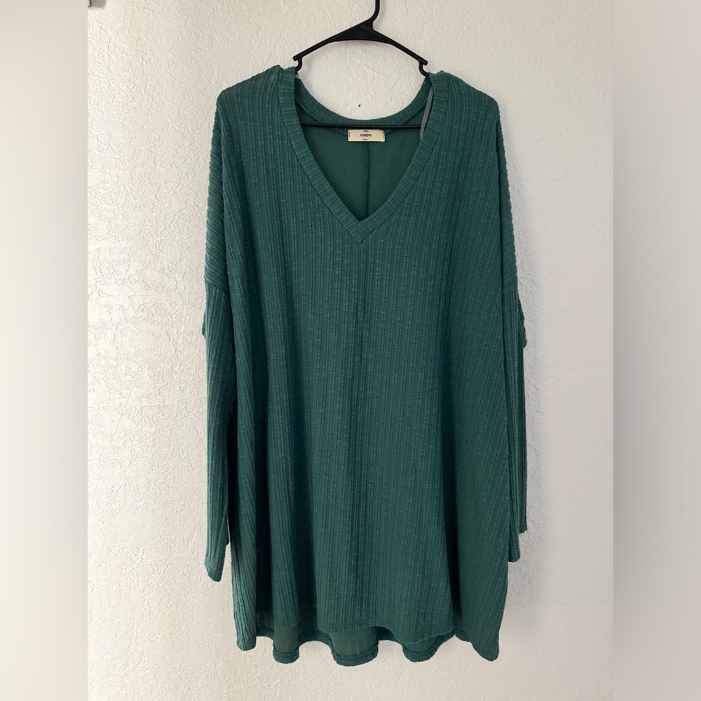 Entro long sleeve green blue teal long sleeve vneck size XLarge